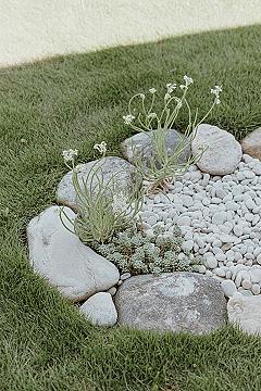 Cozy Garden Corner: Pebble & White Stone Design Guide