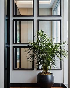 Hanging and Maintaining a Grid Mirror Wall in Your Drawing Room
