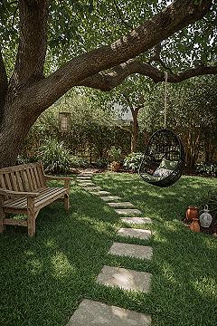 Dream Backyard Nook: Enchanting Small Garden Decor Projects