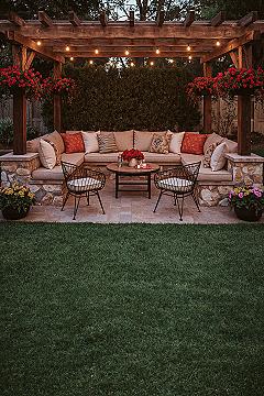 DIY Backyard Seating: Rustic Charm Meets Floral Blooms