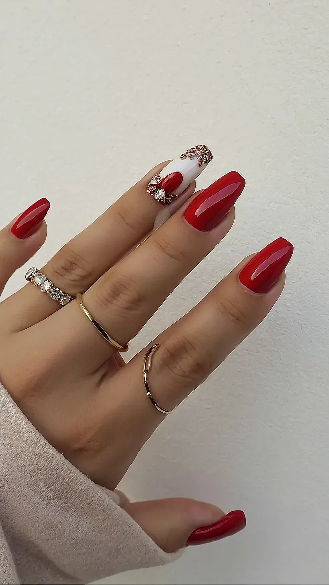 Winter Wonderland Nails:  Sparkle and Shine This Season!