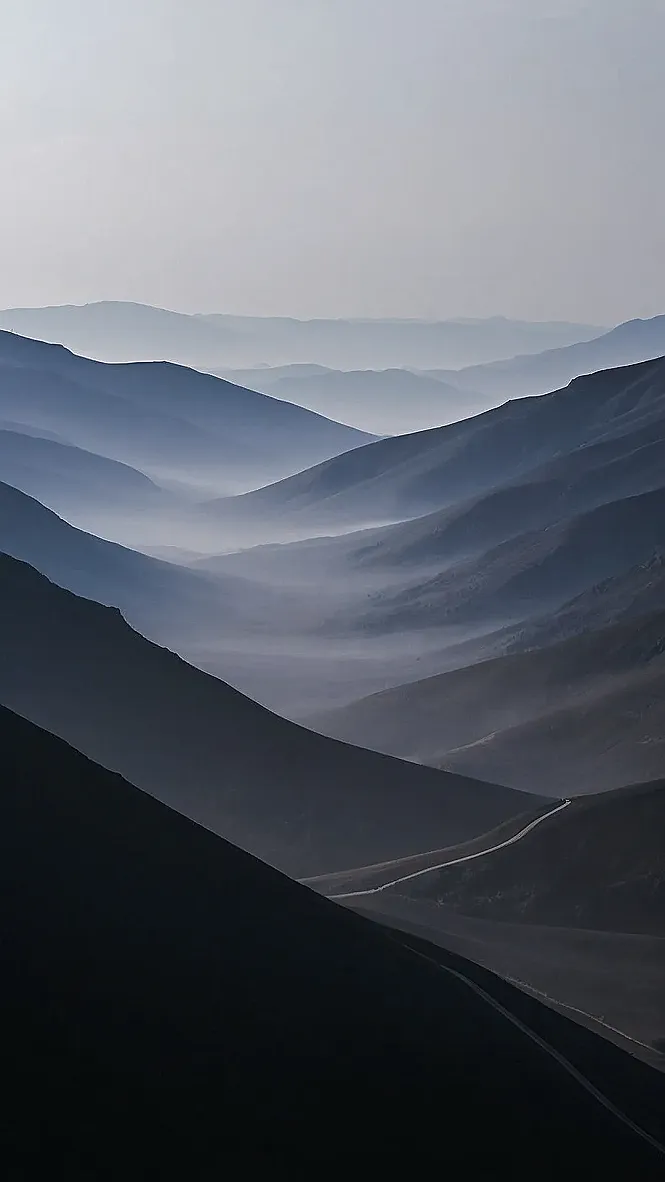 Mountain Mist Minimalist Wallpaper: