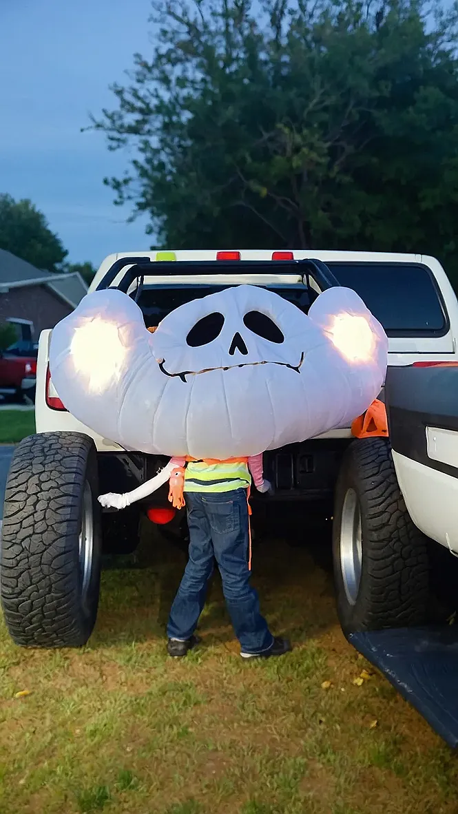 Boo-tiful Truck Bed Decor: