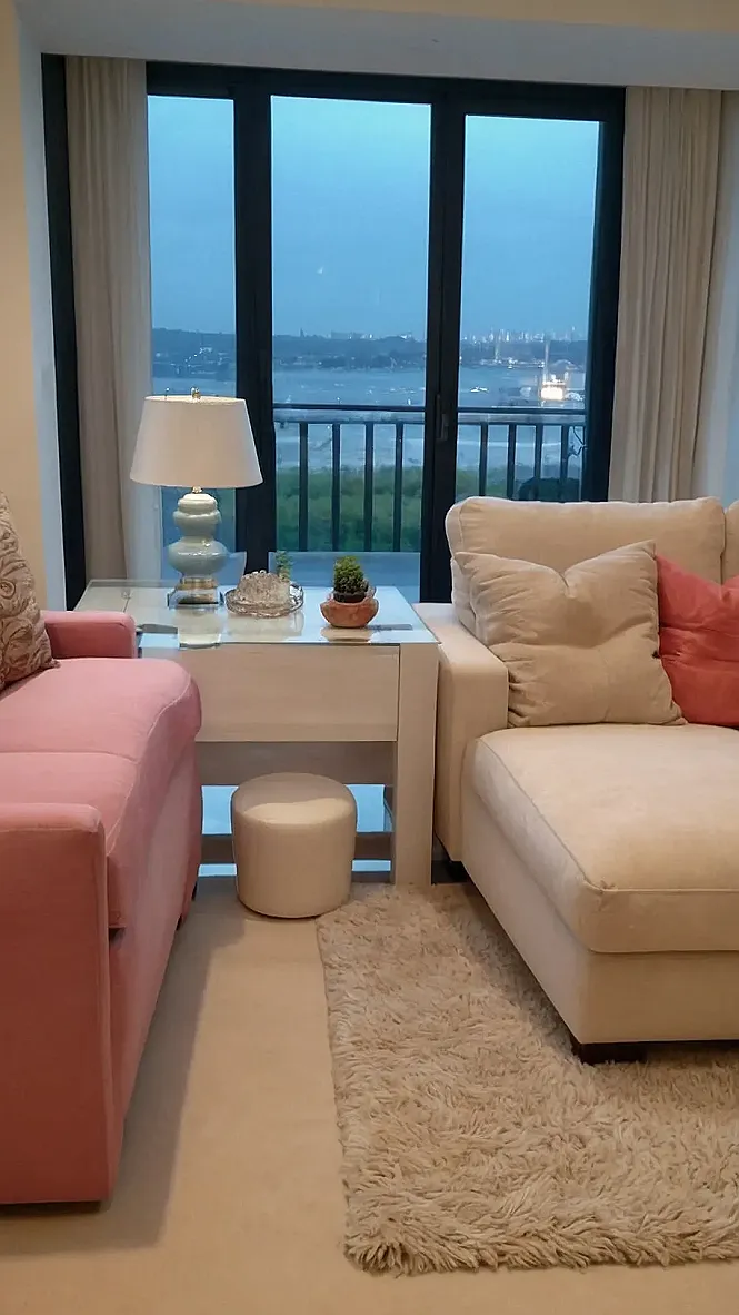 Panorama Lounge: Comfy with a View