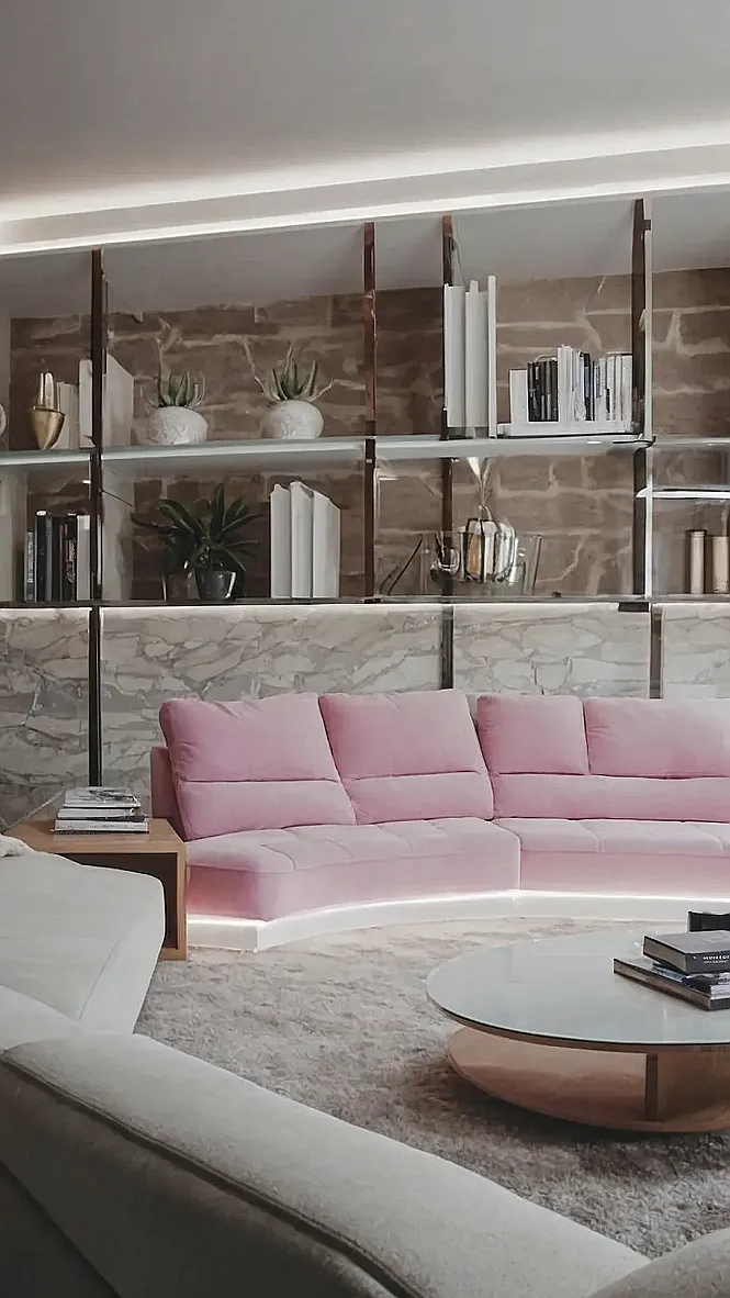 Pink Majesty: Regal Living