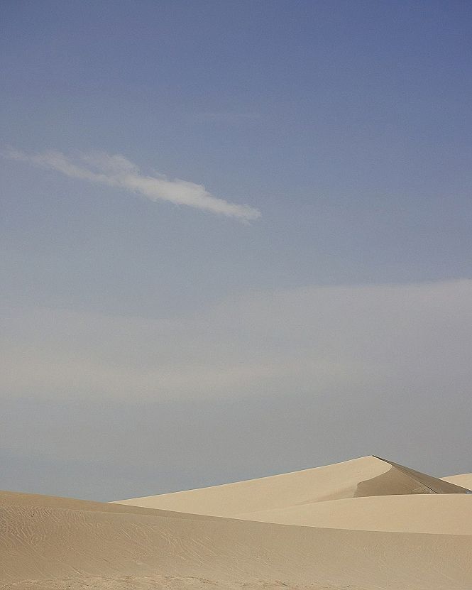 Minimalist Sand Dunes Beneath a Pale Dusky Horizon