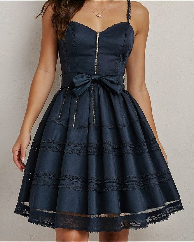 Choosing a Navy Blue Summer Dress with a Front Zipper