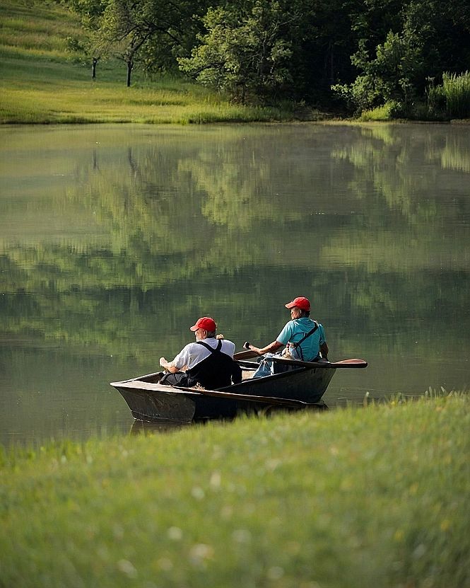 Why Peaceful Lake Scenes Work Well for Desktop Wallpapers