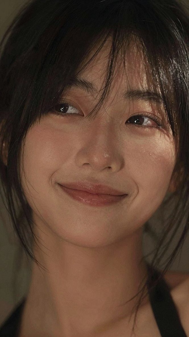 Why Tousled Bob Cuts And Fringe Bangs Work So Well