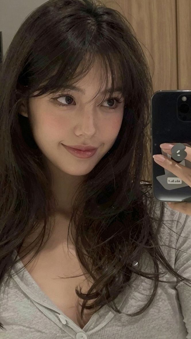 Pairing Textured Fringe with Natural Brown Hair Tones