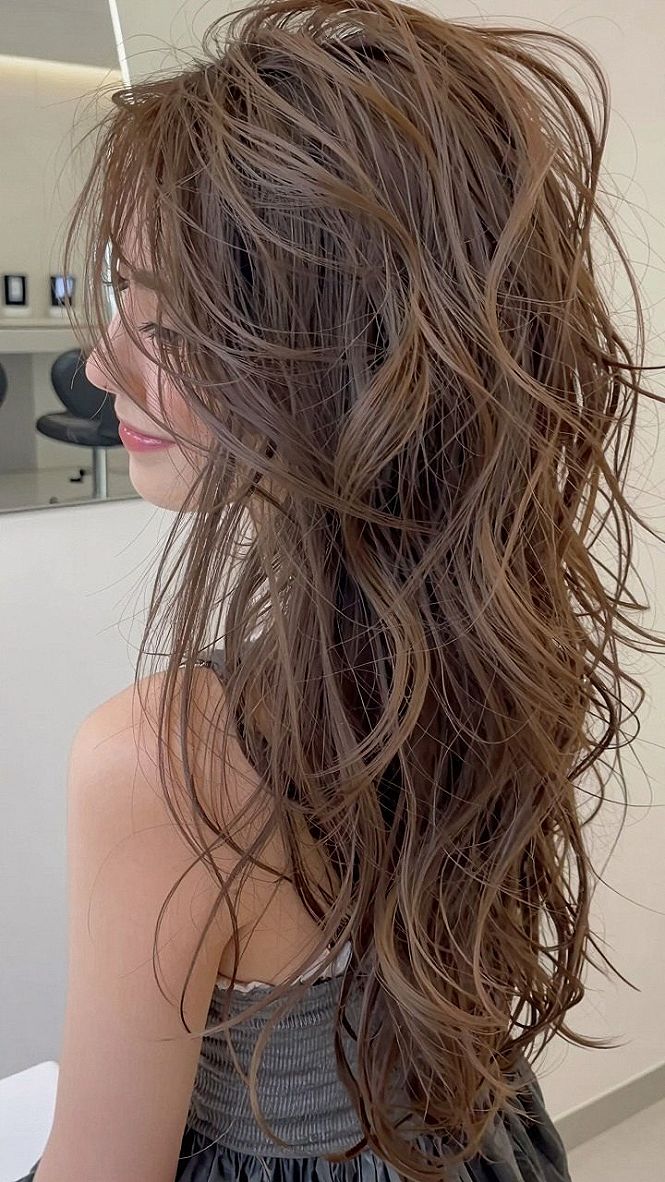 Textured Wavy Layers for Medium Hair