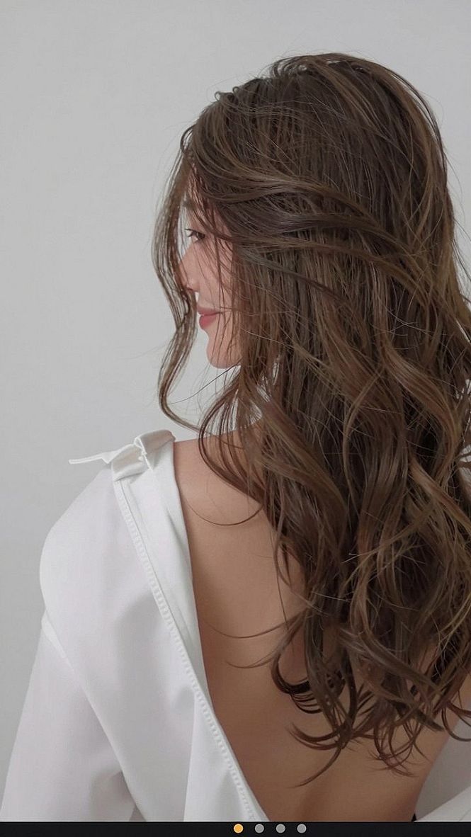 Loose Flowing Curls with Natural Volume