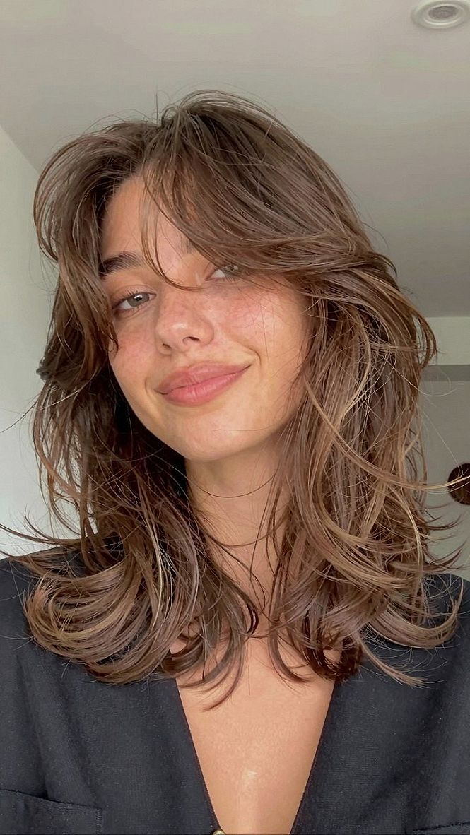Subtle Chestnut Brown Hair Blends for Natural Depth