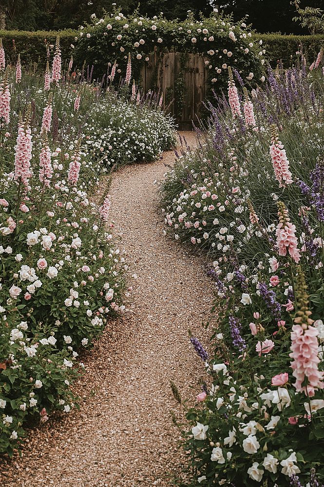 Achieve a Soft Garden Aesthetic with Cottage Core Blooms