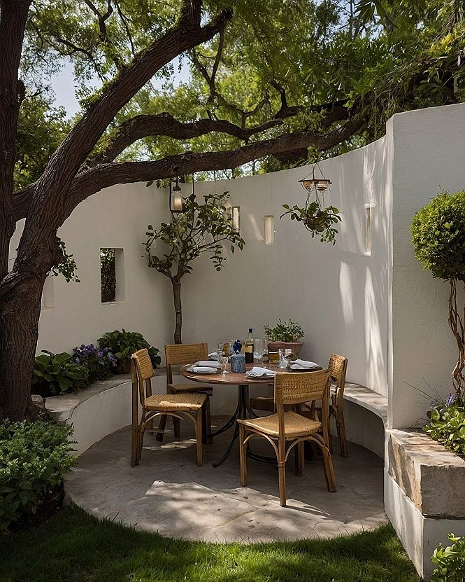 Creating a Private Garden Dining Nook