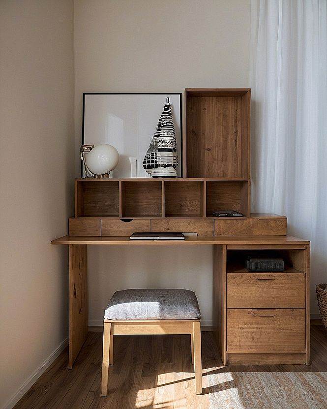 Choosing A Compact Wooden Desk With Built-In Shelves