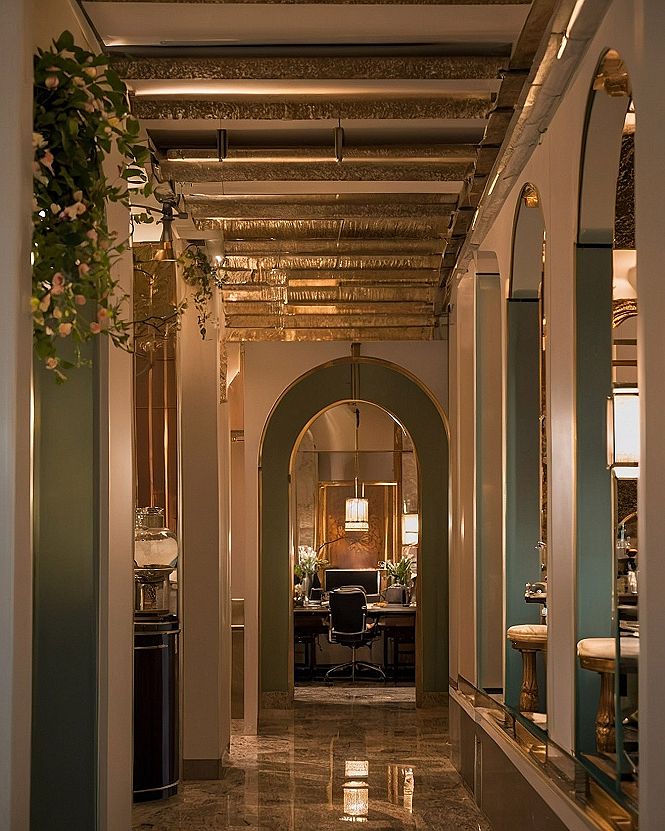 Selecting Gold Metal Paneling for Hallways