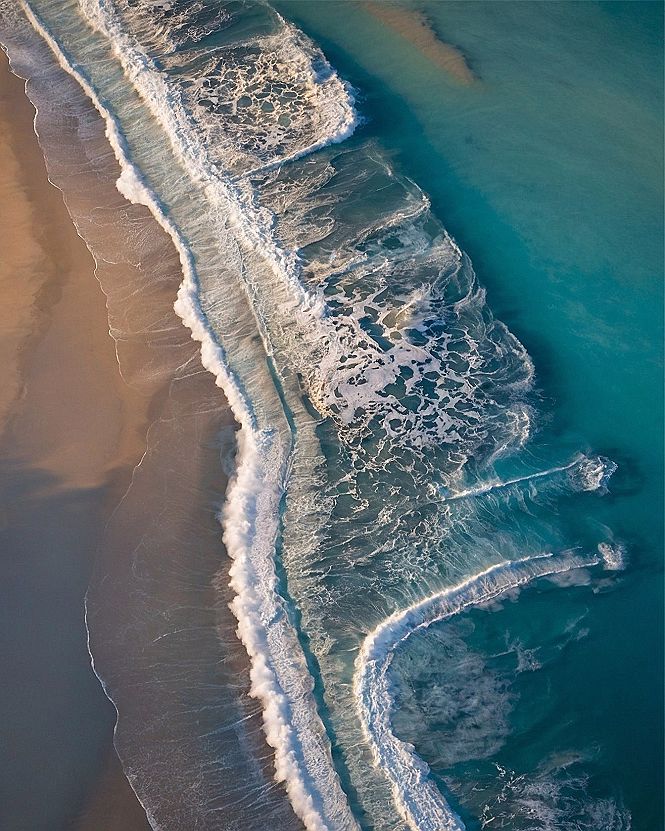 Selecting the Right Wave Wallpaper for Your Lock Screen