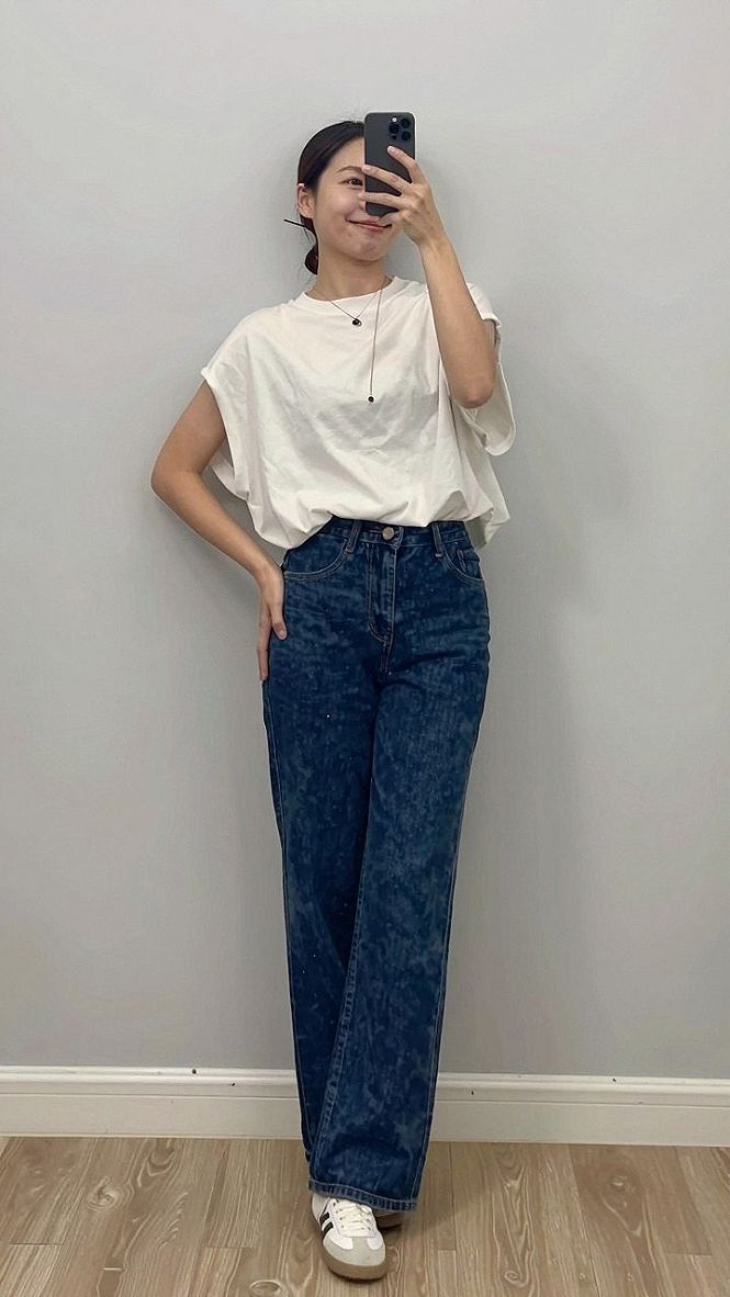 Styling A Casual T Shirt With Dark Wash Denim
