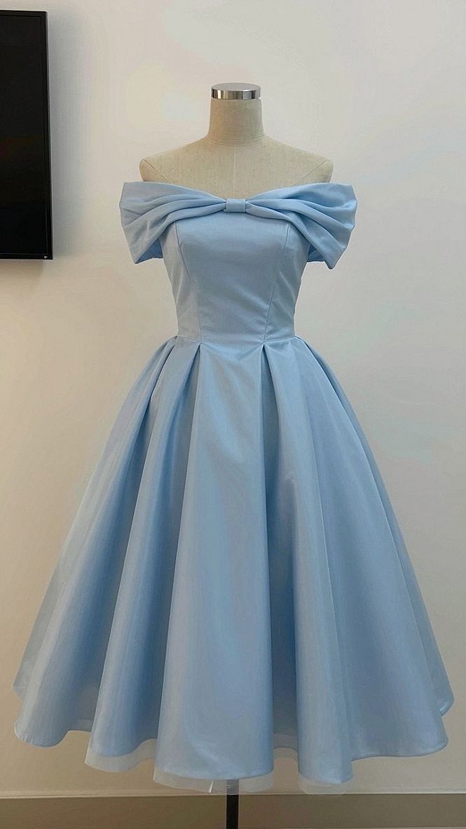 Choosing an Off-the-Shoulder Baby Blue Dress