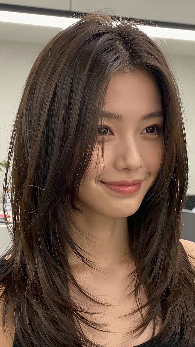 Choosing Long Brown Hair With Shaggy Layered Cut