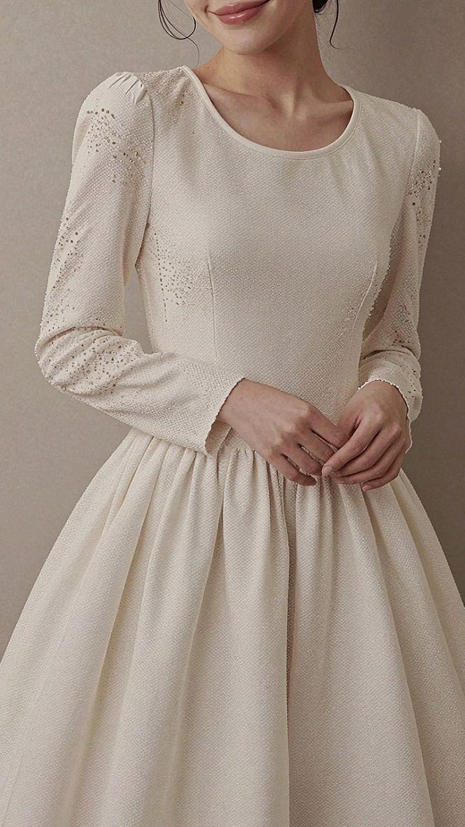 Selecting a Scoop Neck Long Sleeve A Line Dress