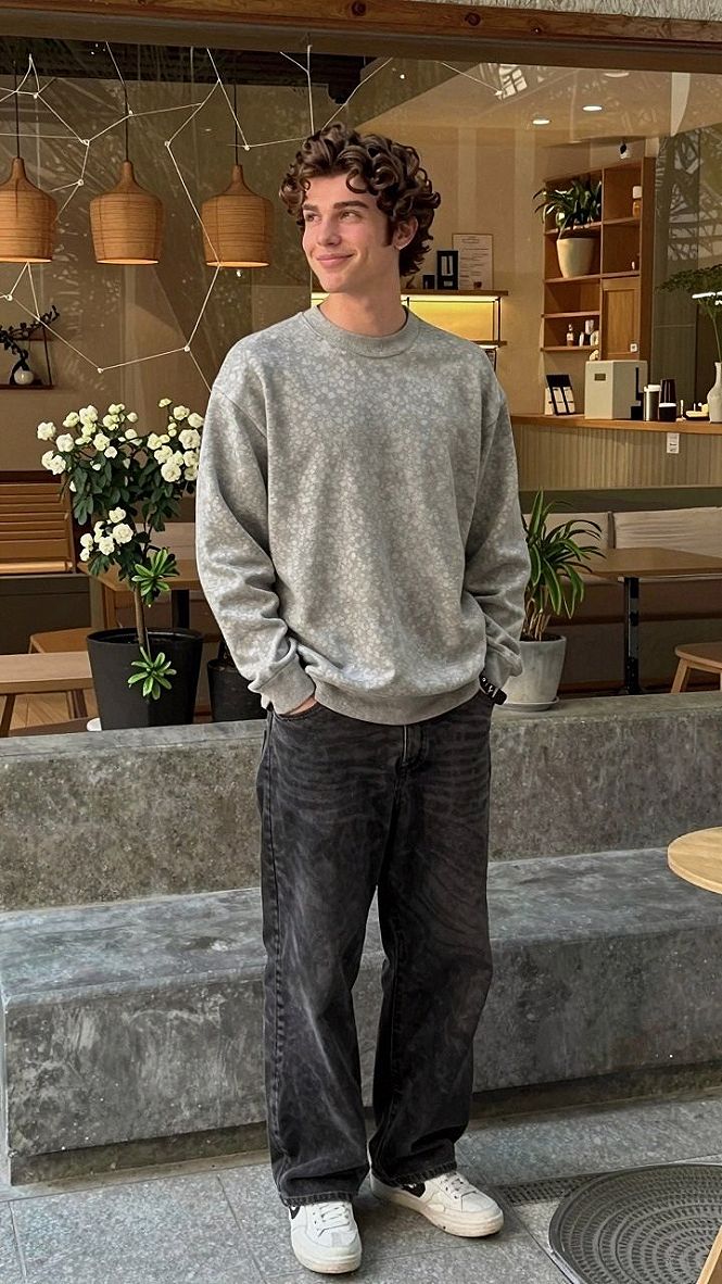 Choosing a Crew Neck Cardigan for Relaxed Weekend Layering