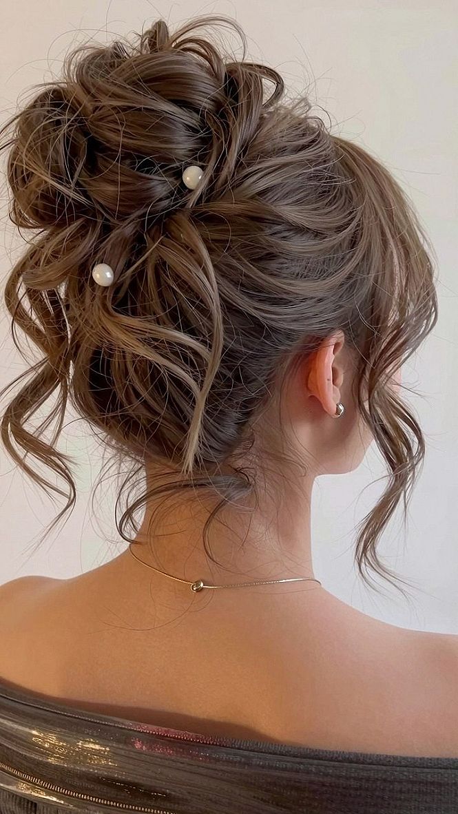 Choosing a Messy Updo with Hair Pins for Your Big Event