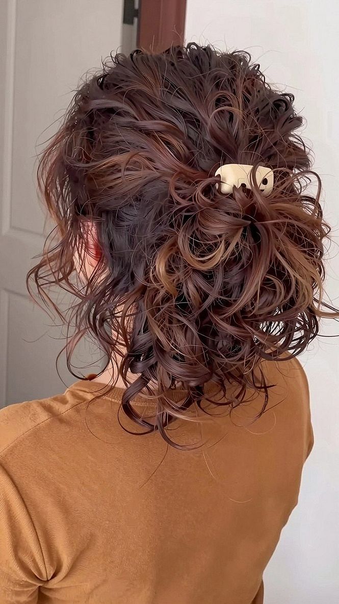 Gathering Short Curly Hair With Claw Clips