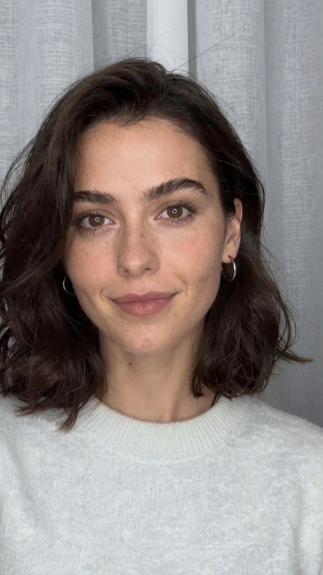 Choosing the Right Deep Side Part for Your Honey Brown French Bob