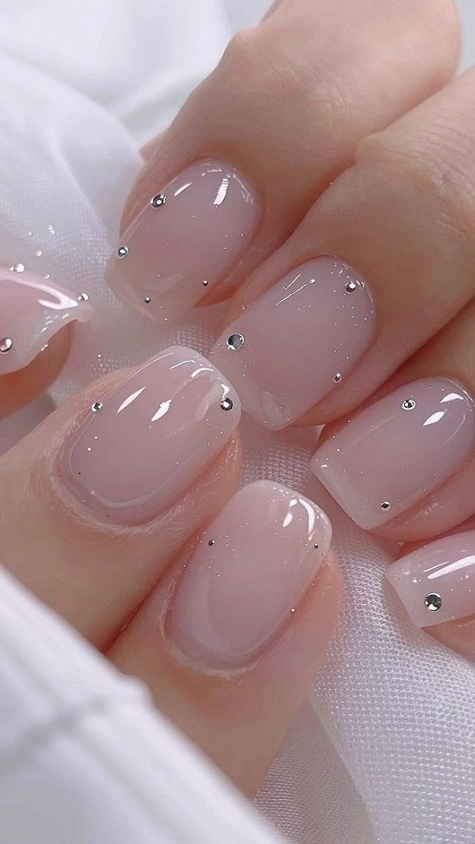 Choosing the Right Gloss Finish for Caramel Nude Nails