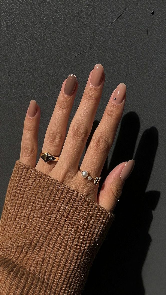 Selecting the Right Neutral Shades for Neutral Plaid Nails
