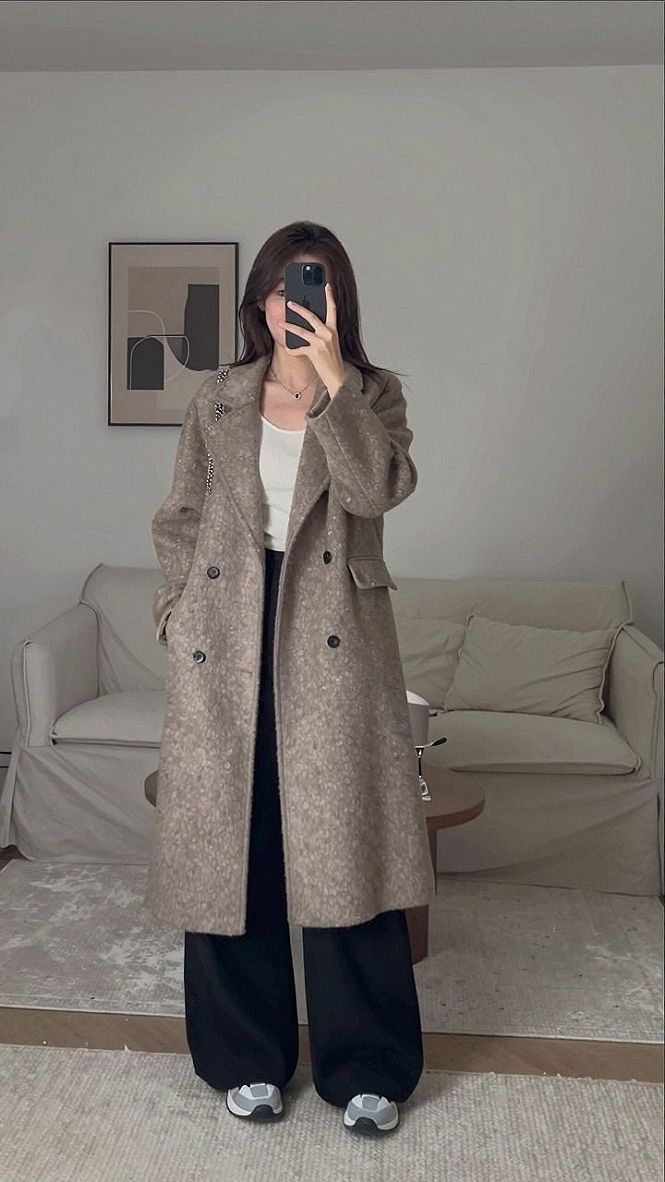 Selecting the Right Fabric Weight for Your Trench Coat