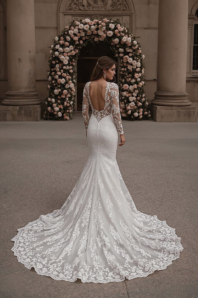 Dramatic Lace Wedding Dress: Fitted Mermaid with Open Back
