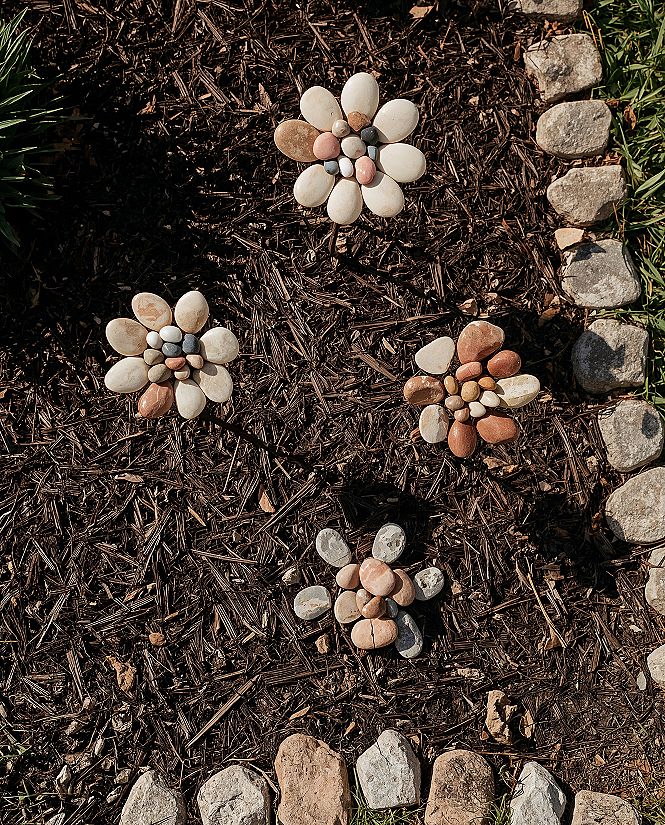 Charming DIY Rock Garden Art for a Pretty Yard