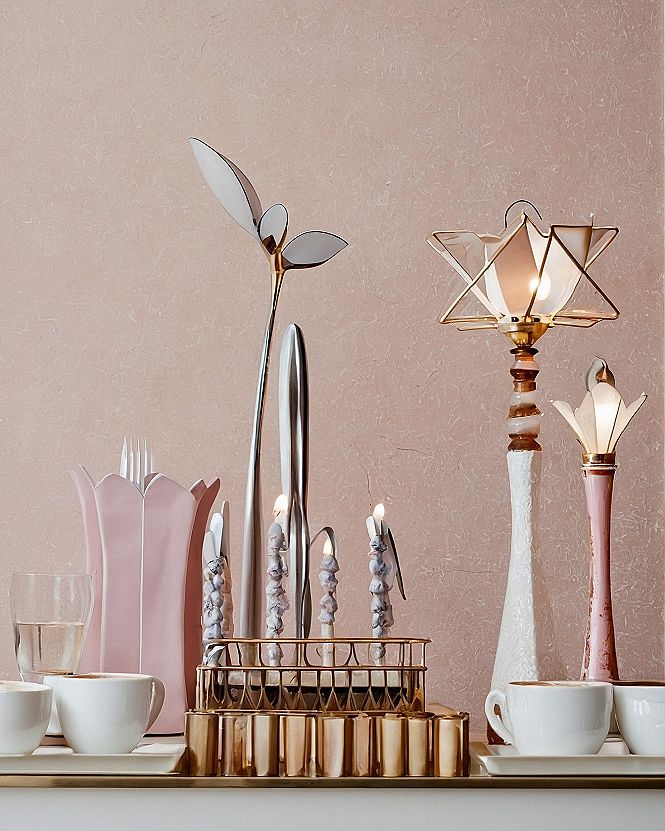 Styling Ceramic Tulip Spring Wallpapers for Your Screen