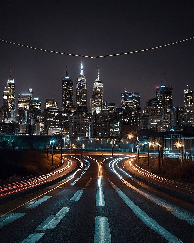 Setting Up Urban Skyline Wallpapers for OLED Screens