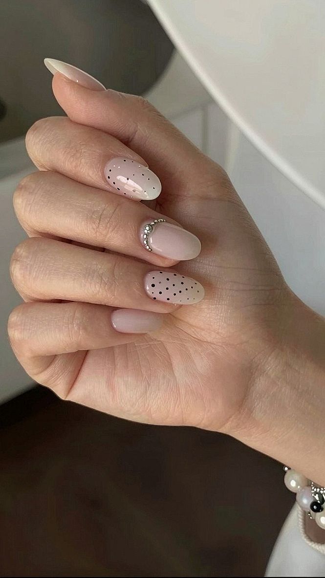 Adding Tiny Dot Accents and Pearls to Your Pedicure