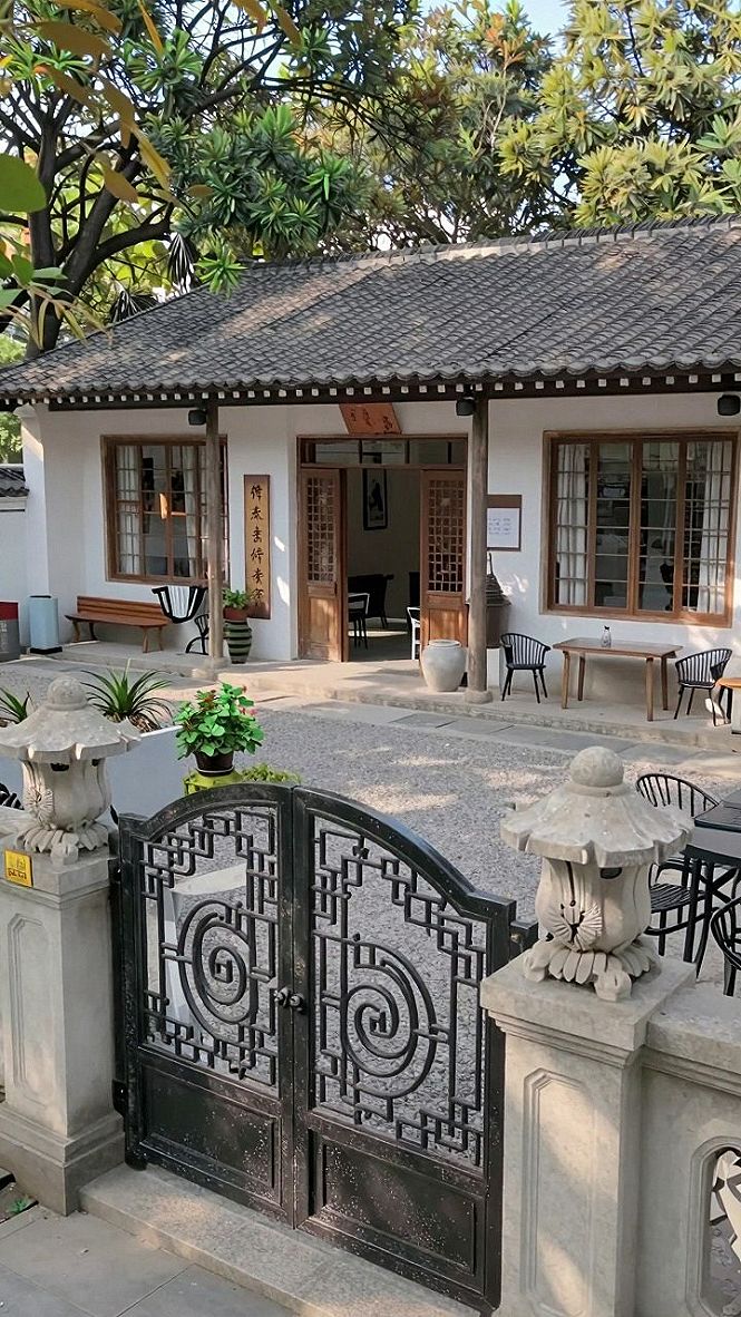 Maintaining Traditional Courtyard Gates and Fencing
