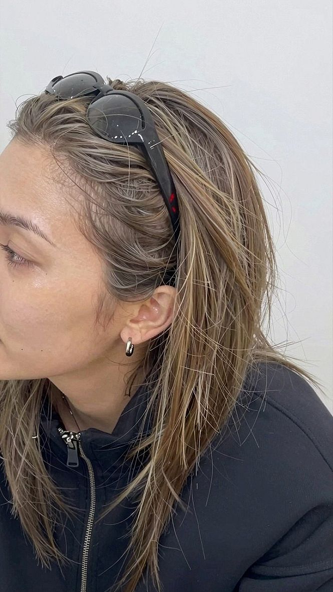 Keeping Hair Back Cleanly With A Solid Plastic Headband