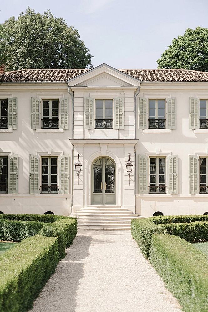 Classic French Style Exterior Homes: Timeless Historic Designs for Curb Appeal