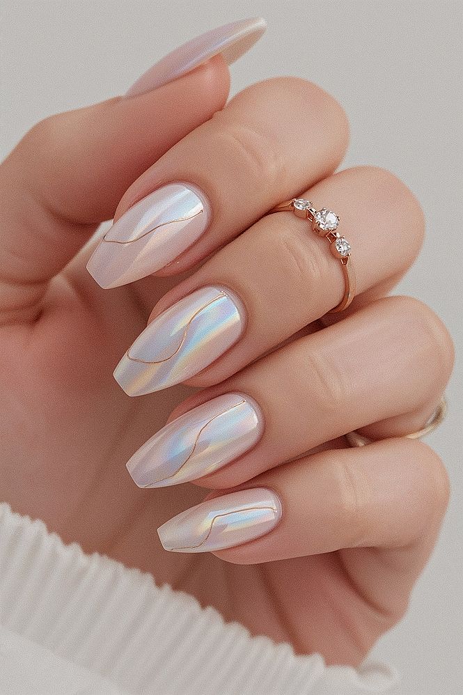 Luxe Iridescent Gold Chrome Nails: Modern & Chic