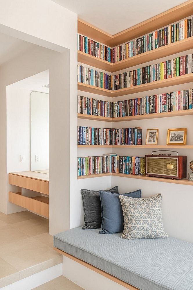 Modern Built-In Shelves: Cozy Reading Nook for Your Living Room