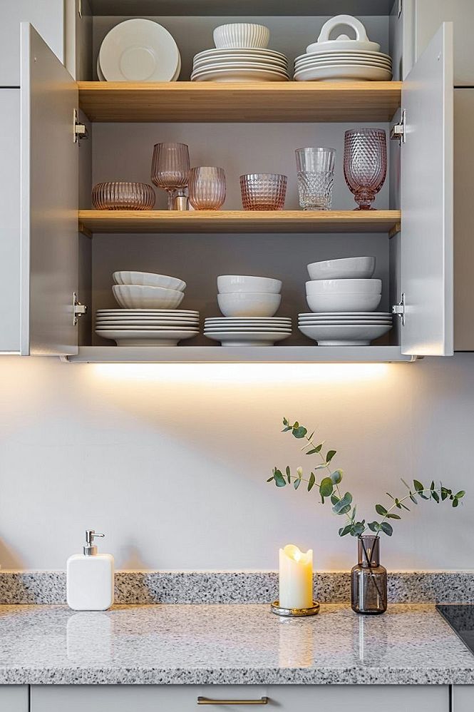 Apartment Cabinet Organization: Stylish College Kitchen Decor
