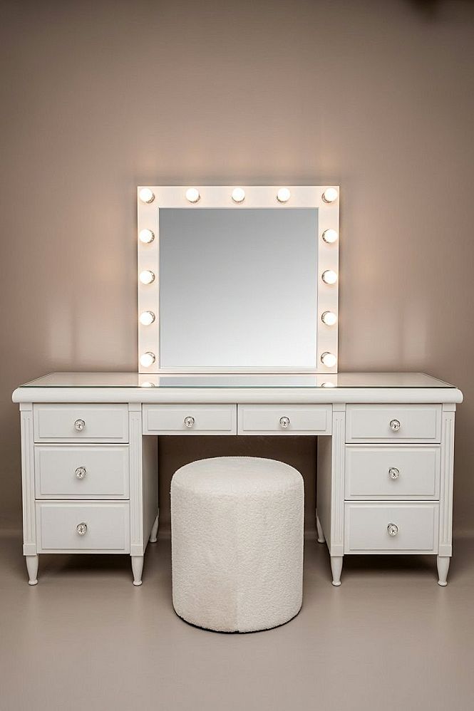 Aesthetic Vanity Desk: Teen Room Makeover Ideas on a Budget