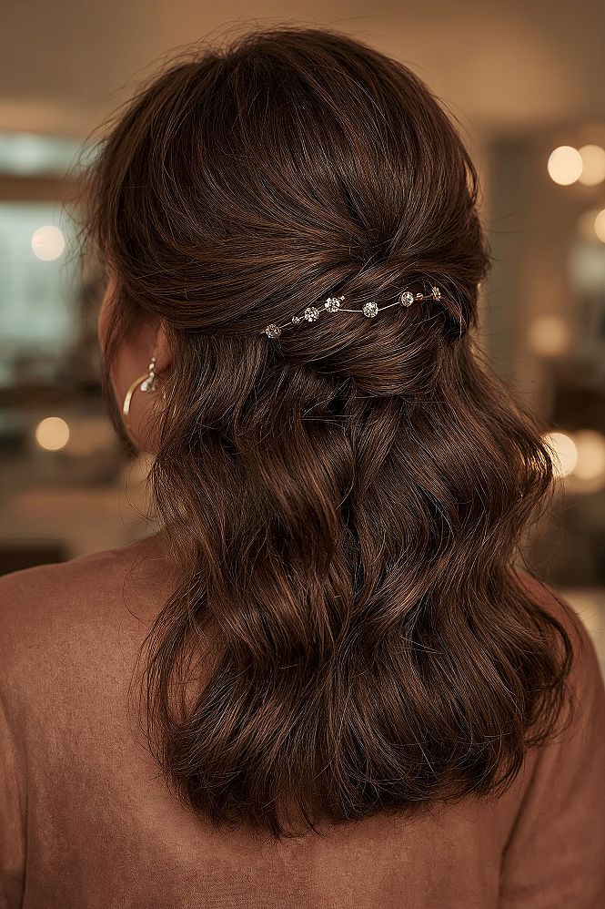 Elegant Half-Updo for Medium Hair: Wedding & Bridesmaid Hair Perfection