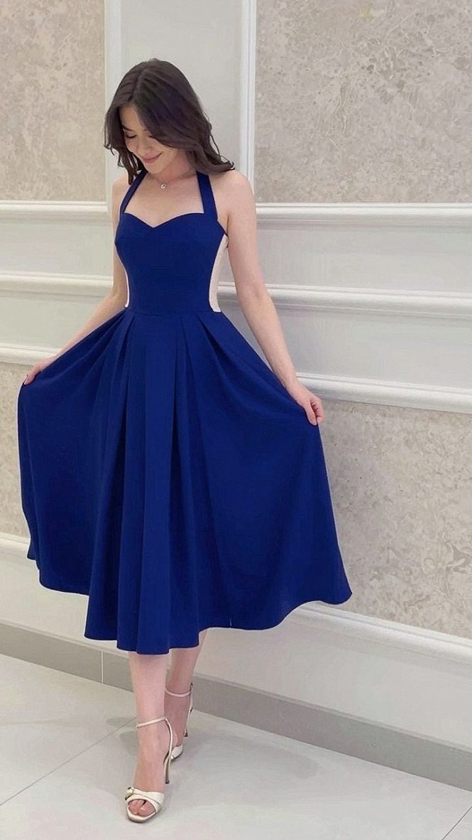Styling A Halter Neckline For Short Prom Dresses