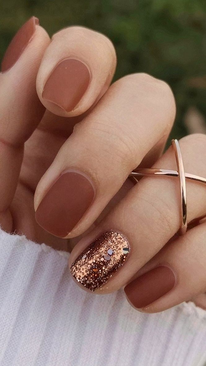 Add a Single Sparkly Accent Nail for Easy Holiday Style