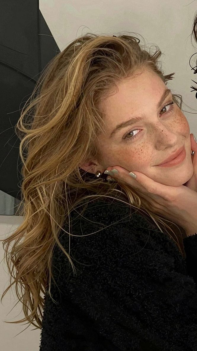 Embracing Tousled Y2K Waves for Low Maintenance Styling