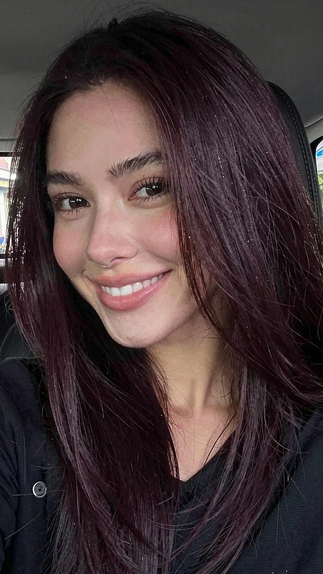 Pairing Straight Hair Styles With Chocolate Burgundy Tones